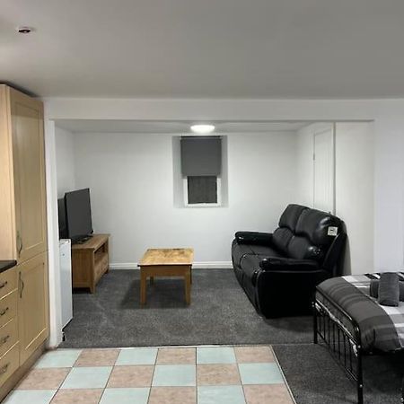 Studio Flat Twin - Town Centre 머티르티드필 외부 사진