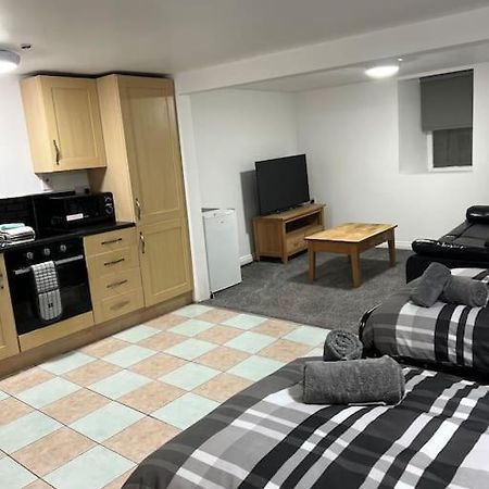 Studio Flat Twin - Town Centre 머티르티드필 외부 사진